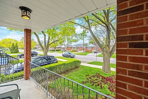 293 Thirtieth Street Toronto ON M8W 3E4