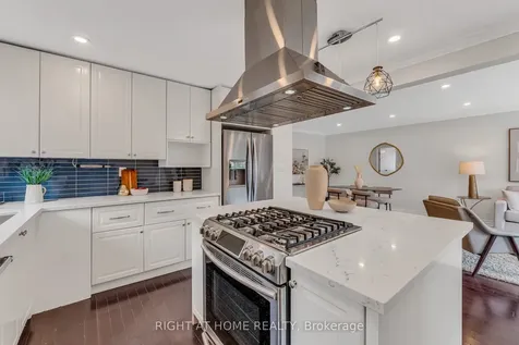 110 Victory Drive Toronto ON M3M 2J8