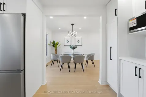1339 Willowbank Trail Mississauga ON L4W 3P9