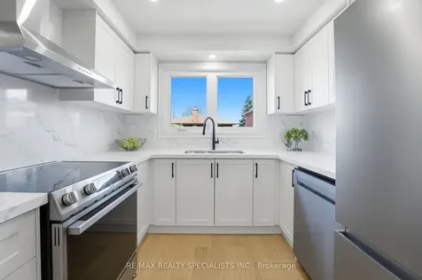 1339 Willowbank Trail Mississauga ON L4W 3P9