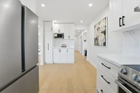 1339 Willowbank Trail Mississauga ON L4W 3P9