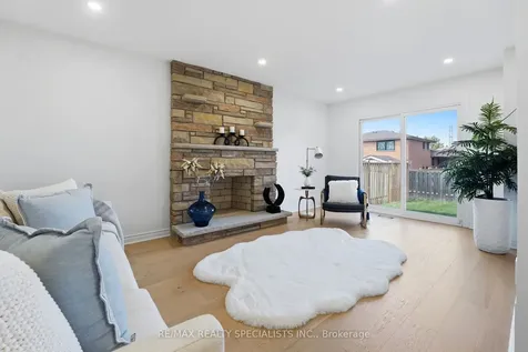 1339 Willowbank Trail Mississauga ON L4W 3P9