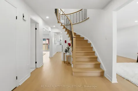 1339 Willowbank Trail Mississauga ON L4W 3P9
