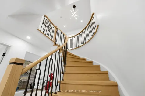 1339 Willowbank Trail Mississauga ON L4W 3P9