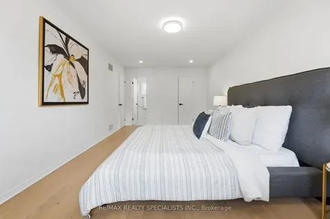 1339 Willowbank Trail Mississauga ON L4W 3P9