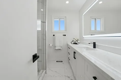 1339 Willowbank Trail Mississauga ON L4W 3P9