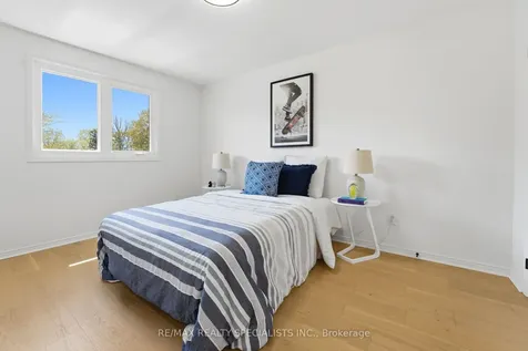 1339 Willowbank Trail Mississauga ON L4W 3P9