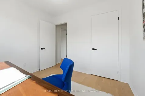 1339 Willowbank Trail Mississauga ON L4W 3P9