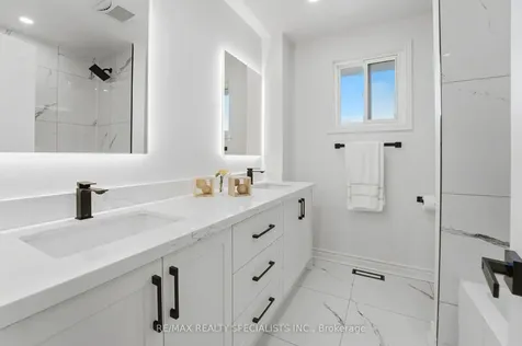 1339 Willowbank Trail Mississauga ON L4W 3P9
