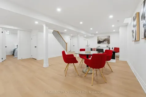 1339 Willowbank Trail Mississauga ON L4W 3P9