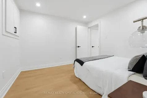 1339 Willowbank Trail Mississauga ON L4W 3P9