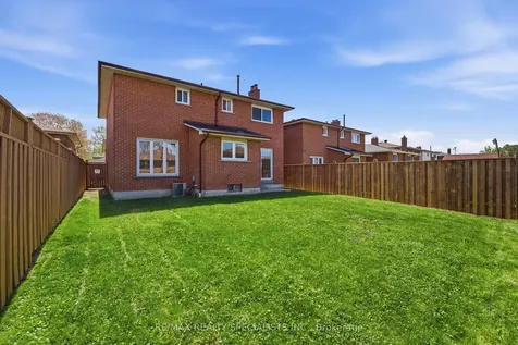 1339 Willowbank Trail Mississauga ON L4W 3P9