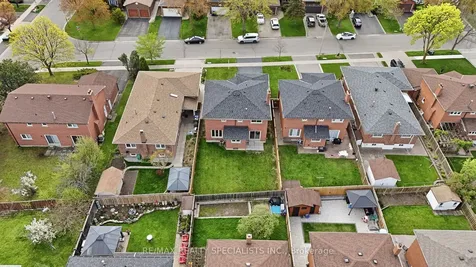 1339 Willowbank Trail Mississauga ON L4W 3P9