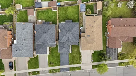 1339 Willowbank Trail Mississauga ON L4W 3P9
