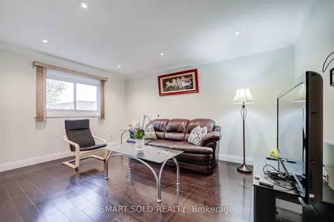 111 Whitchurch Mews Mississauga ON L5A 4B2