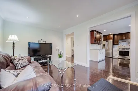 111 Whitchurch Mews Mississauga ON L5A 4B2