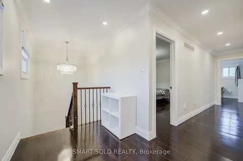 111 Whitchurch Mews Mississauga ON L5A 4B2