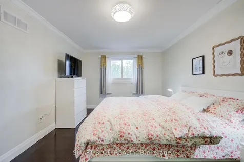 111 Whitchurch Mews Mississauga ON L5A 4B2