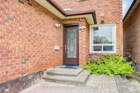 111 Whitchurch Mews Mississauga ON L5A 4B2