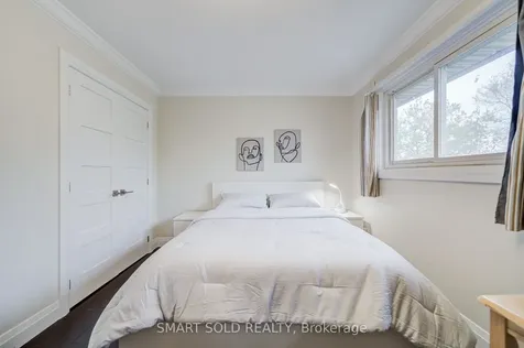 111 Whitchurch Mews Mississauga ON L5A 4B2