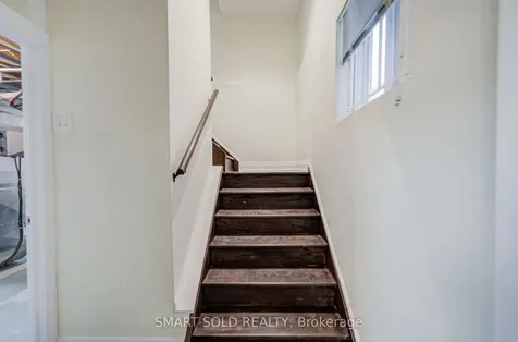 111 Whitchurch Mews Mississauga ON L5A 4B2