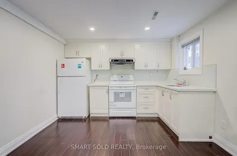 111 Whitchurch Mews Mississauga ON L5A 4B2