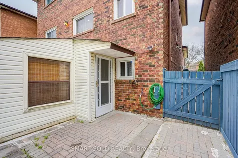111 Whitchurch Mews Mississauga ON L5A 4B2