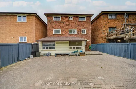 111 Whitchurch Mews Mississauga ON L5A 4B2