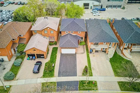 111 Whitchurch Mews Mississauga ON L5A 4B2