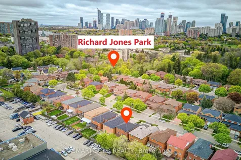 111 Whitchurch Mews Mississauga ON L5A 4B2