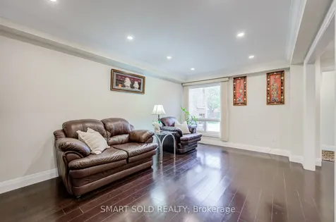 111 Whitchurch Mews Mississauga ON L5A 4B2