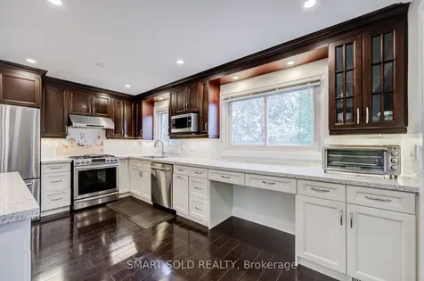 111 Whitchurch Mews Mississauga ON L5A 4B2