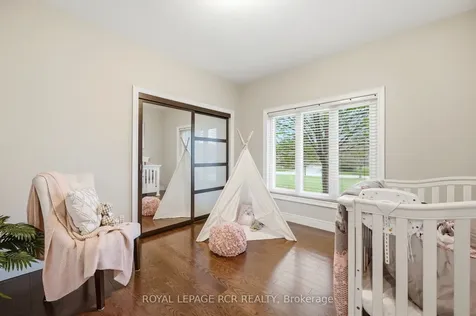22 Bishop Court Halton Hills ON L7G 6G8
