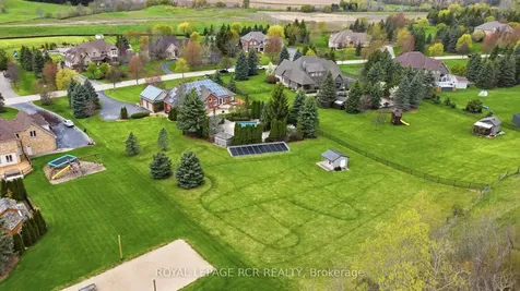22 Bishop Court Halton Hills ON L7G 6G8