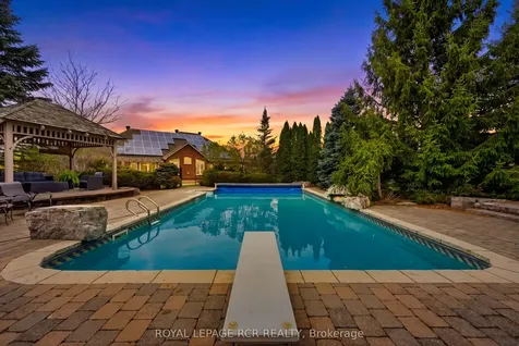 22 Bishop Court Halton Hills ON L7G 6G8