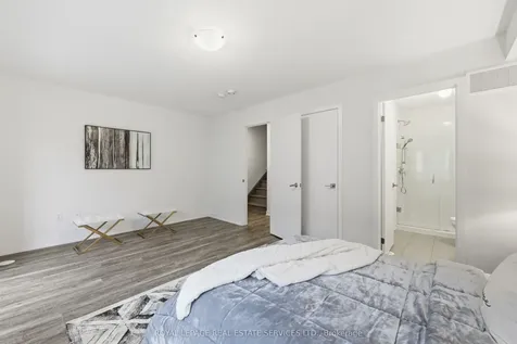 1340 Kaniv Street Oakville ON L6M 5R3