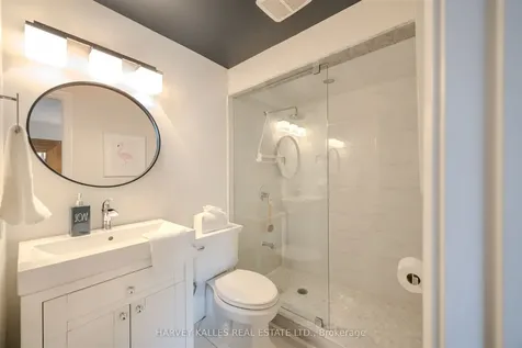 1060 Walden Circle Mississauga ON L5J 4J9