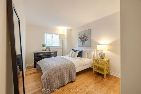 1060 Walden Circle Mississauga ON L5J 4J9