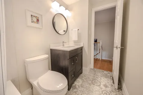 1060 Walden Circle Mississauga ON L5J 4J9