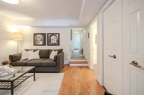 1060 Walden Circle Mississauga ON L5J 4J9