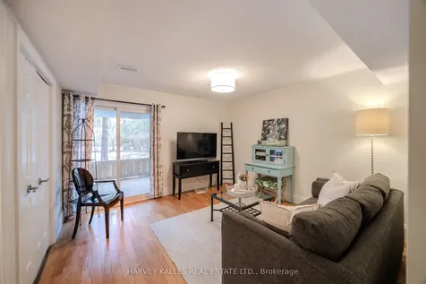 1060 Walden Circle Mississauga ON L5J 4J9
