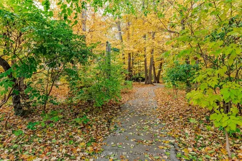 1060 Walden Circle Mississauga ON L5J 4J9