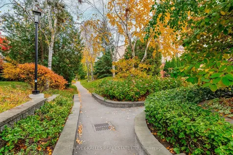 1060 Walden Circle Mississauga ON L5J 4J9