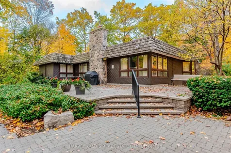 1060 Walden Circle Mississauga ON L5J 4J9