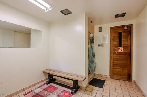 1060 Walden Circle Mississauga ON L5J 4J9
