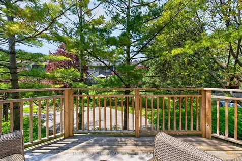 1060 Walden Circle Mississauga ON L5J 4J9