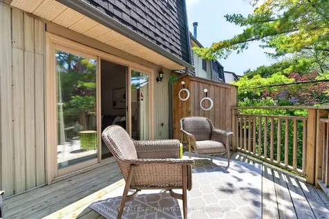 1060 Walden Circle Mississauga ON L5J 4J9
