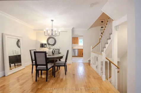 1060 Walden Circle Mississauga ON L5J 4J9