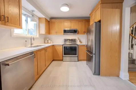 1060 Walden Circle Mississauga ON L5J 4J9