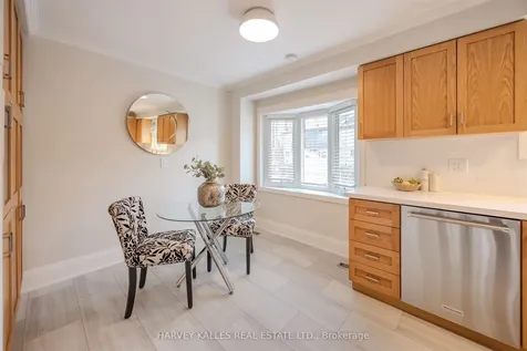 1060 Walden Circle Mississauga ON L5J 4J9